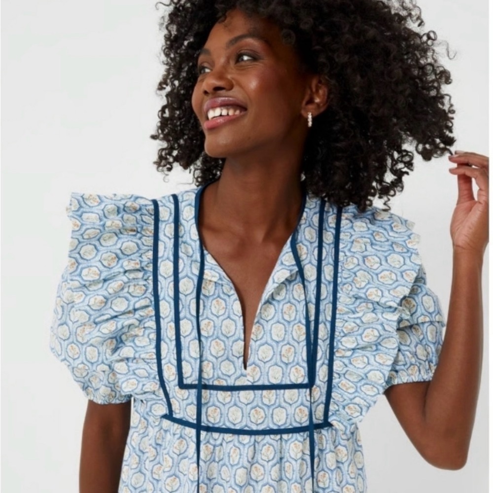 TUCKERNUCK Hyacinth House
Blue Trellis Floral Rosaleigh
Blouse Size XL